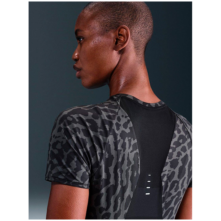 Tricou Nike W NK SWIFT NVLT DF SS TOP S Negru Femei photo 5