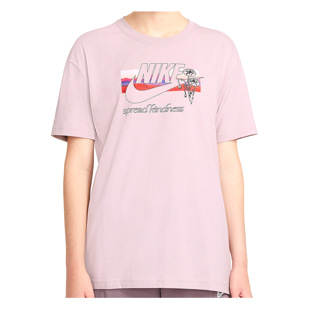 Футболка Nike W NSW TEE SS COLLAGE photo Футболка Nike W NSW TEE SS COLLAGE photo