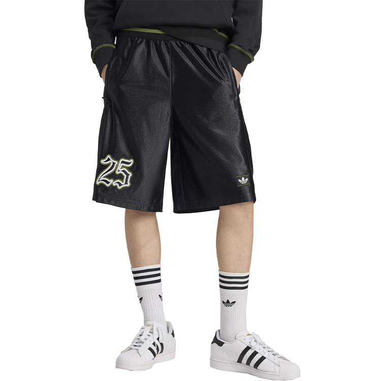Sorti Adidas GRFX SHORT photo Sorti Adidas GRFX SHORT photo