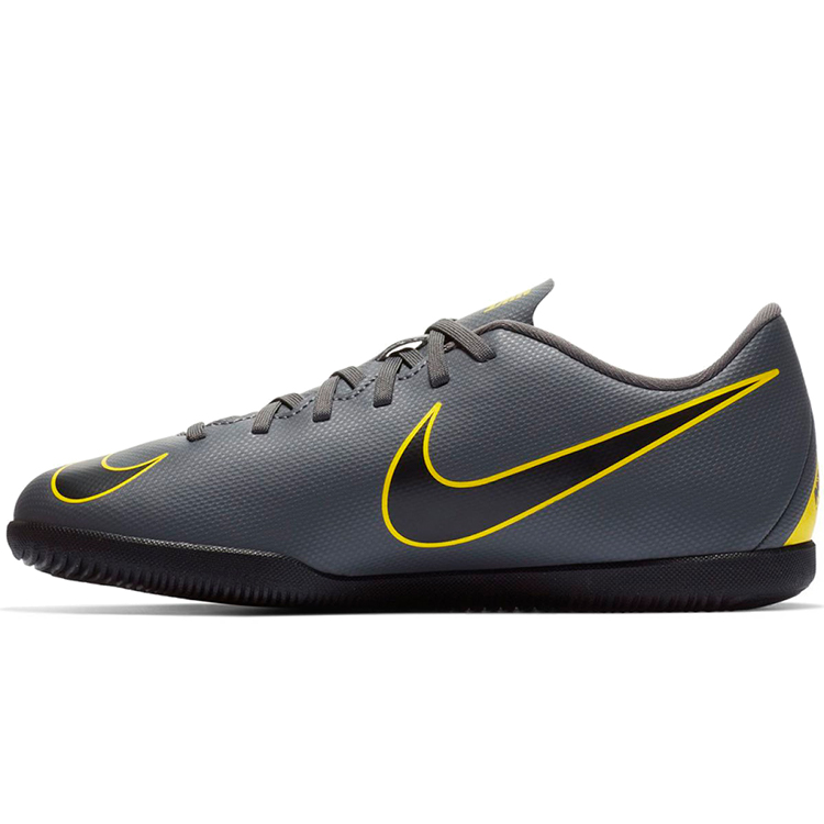 Ghete p/u fotbal Nike JR VAPOR 12 CLUB GS IC photo Ghete p/u fotbal Nike JR VAPOR 12 CLUB GS IC photo