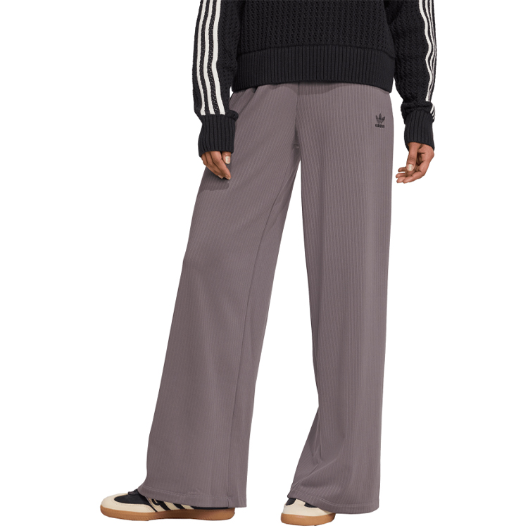 Брюки Adidas ESS WR PANT photo Брюки Adidas ESS WR PANT photo